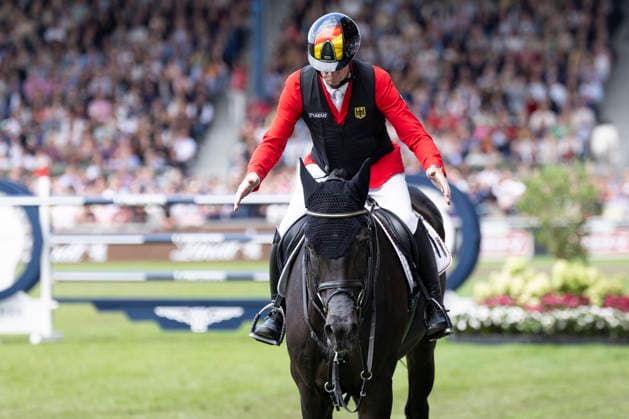 Marcus EHNING (GER) auf Coolio 42, lobt sein Pferd, ist enttaeuscht, Einzelbild, Einzelaktion, Aktion, Springen S3, Umlauf B, FEI Jumping World Championship, WM, Weltmeisterschaft - Individual Final - LONGINES-Preis, am 23.08.2026, FEI Reit Weltmeisterschaft Aachen 2026 vom 11. - 23.08.2026 in Aachen Deutschland; Â *** Marcus EHNING (GER) on Coolio 42, praising his horse, looking disappointed, single frame, single action, action, Jumping S3, Course B, FEI Jumping World Championship Individual Final LONGINES Prize, on August 23, 2026, FEI World Equestrian Games Aachen 2026, August 11–23, 2026, in Aachen, Germany Â