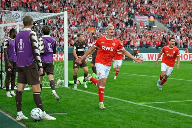 Essen, Stadion an der Hafenstrasse, 23.08.26, GER, Herren, DFB-Pokal, 1.Runde, Saison 2026-2027: RW Essen - FC St.Pauli Bild: Marek JANSSEN (Essen) jubelt nach seinem Tor zum 1:0 Only for editorial use! DFB regulations prohibit any use of photographs as image sequences and or quasi-video. Nordrhein-Westfalen Deutschland *** Essen, Stadion an der Hafenstrasse, August 23, 2026, GER, Men s, DFB Cup, 1st Round, 2026–2027 Season, RW Essen vs. FC St. Pauli. Photo by Marek JANSSEN. Essen celebrates after scoring the 1–0 goal. For editorial use only. DFB regulations prohibit any use of photographs as image sequences and or quasi-video. North Rhine-Westphalia, Germany