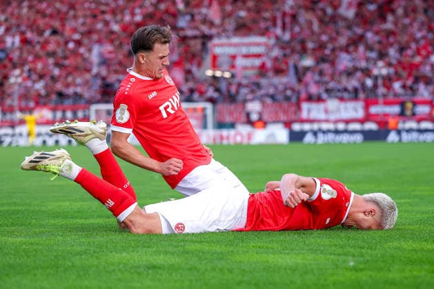 23.08.2026, Fußball, Rot-Weiss Essen - FC St. Pauli, 1. Runde DFB-Pokal 2026 27, Stadion an der Hafenstraße, Saison 2026 2027: Torjubel nach dem Tor zum 1:0 durch Torschütze Marek Janssen (RWE 20) DFB regulations prohibit any use of photographs as image sequences and or quasi-video. Nordrhein-Westfalen Deutschland *** August 23, 2026, Soccer, Rot Weiss Essen vs. FC St. Pauli, First Round of the 2026–27 DFB Cup, Stadion an der Hafenstraße, 2026–2027 season. Celebration after the 1–0 goal scored by Marek Janssen (RWE 20). DFB regulations prohibit any use of photographs as image sequences and or quasi-video. North Rhine-Westphalia, Germany