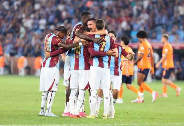 Trabzonspor v Basaksehir - Turkish Super Lig TRABZON, TURKIYE - AUGUST 23: Trabzonspor s Mohamed Salah (10) celebrates with his team-mates after scoring a goal during the Turkish Super Lig week 2 match between Trabzonspor and Istanbul Basaksehir at Papara Park in Trabzon, Turkiye, on August 23, 2026. Hamza Onder Kuloglu Anadolu Trabzon Turkey. Editorial use only. Please get in touch for any other usage.  Copyright: x2026xAnadoluxHamzaxOnderxKuloglux