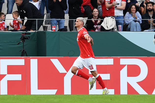 Marek Janssen (Rot-Weiss Essen) Torjubel, jubelt nach seinem Treffer zum 1:0 waehrend des DFB-Pokal Spiels zwischen Rot-Weiss Essen v FC St. Pauli, Stadion an der Hafenstrasse am 23. August 2026 in Essen, Deutschland. (Foto von Ralf Treese DeFodi Images) +++ Marek Janssen (Rot-Weiss Essen) celebrates after scoring his team™s first goal during the DFB-Pokal match between Rot-Weiss Essen v FC St. Pauli at Stadion an der Hafenstrasse on August 23, 2026 in Essen, Germany. (Photo by Ralf Treese DeFodi Images) (Photo by Ralf Treese DeFodi Images) - *** Marek Janssen of Rot-Weiss Essen celebrates his goal, which made the score 1–0, during the DFB Cup match between Rot-Weiss Essen and FC St. Pauli, Stadion an der Hafenstrasse on August 23, 2026, in Essen, Germany. Photo by Ralf Treese, DeFodi Images. Marek Janssen of Rot-Weiss Essen celebrates after scoring his team’s first goal during the DFB Cup match between Rot-Weiss Essen and FC St. Pauli at Stadion an der Hafenstrasse on August 23, 2026 in Essen, Germany. Photo by Ralf Treese, DeFodi Images. Photo by Ralf Treese, DeFodi Images.