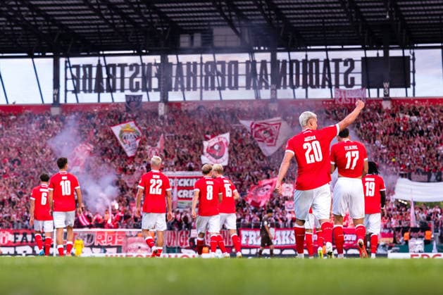 23.08.2026, Fussball, 1. Runde im DFB-Pokal, Rot-Weiss Essen - FC St. Pauli. Die Spieler von Rot-Weiss Essen bejubeln das Tor zum 1:0 durch Marek Janssen (Rot-Weiss Essen). Essen Stadion an der Hafenstraße NRW Deutschland xRHR-FOTO DEx *** August 23, 2026, Soccer, First Round of the DFB Cup, Rot-Weiss Essen vs. FC St. Pauli. Rot-Weiss Essen players celebrate Marek Janssen s 1-0 goal. Rot-Weiss Essen, Essen, Stadion an der Hafenstraße, North Rhine-Westphalia, Germany. xRHR PHOTO DEx Copyright: DennisxEwert RHR-FOTOx RHR-FOTO DE