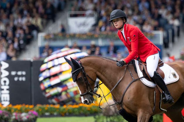 Sophie HINNERS (GER) auf Iron Dames Singclair, lobt ihr Pferd, ist enttaeuscht, Einzelbild, Einzelaktion, Aktion, Springen S3, Umlauf B, FEI Jumping World Championship, WM, Weltmeisterschaft - Individual Final - LONGINES-Preis, am 23.08.2026, FEI Reit Weltmeisterschaft Aachen 2026 vom 11. - 23.08.2026 in Aachen Deutschland; Â *** Sophie HINNERS (GER) on Iron Dames Singclair praises her horse, looks disappointed; single frame, single action, action shot, S3 jumping, Course B, FEI Jumping World Championship Individual Final LONGINES Prize, on August 23, 2026, FEI World Equestrian Games Aachen 2026, August 11–23, 2026, in Aachen, Germany Â