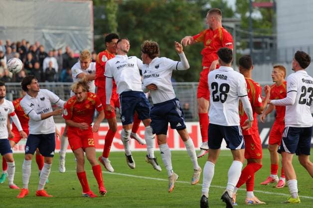 23.08.26, GER, DFB-Pokal, Fussball, 1.Runde, Saison 2026 2027, Dietmar-Scholze-Stadion an der Lohmuehle, 1.FC Phönix Lübeck vs SC Paderborn 07 Tor zum 0:2. Torschütze Torschuetze Santiago Castaneda Santiago Castaneda (SC Paderborn 07 05) trifft zum 0:2 ins Tor von Torwart Tim Kips (1.FC Phoenix Luebeck 01) Foto nordphoto GmbH Tauchnitz Luebeck Dietmar-Scholze-Stadion an der Lohmuehle SH Germany *** August 23, 2026, Germany, DFB Cup, Soccer, 1st Round, 2026–2027 Season, Dietmar Scholze Stadium at the Lohmühle, 1 FC Phönix Lübeck vs. SC Paderborn 07 Goal to make it 0–2 Goal scorer(s): Santiago Castaneda, Santiago Castaneda (SC Paderborn 07 05) scores the 0–2 goal past goalkeeper Tim Kips, 1 FC Phoenix Lübeck 01 Photo: nordphoto GmbH Tauchnitz, Lübeck, Dietmar Scholze Stadium an der Lohmühle, SH, Germany Copyright: xnordphotoxGmbHx xTauchnitzx