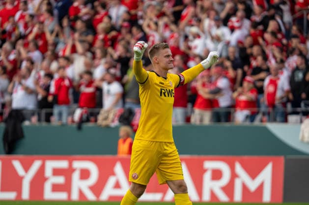 Torjubel bei Jakob Golz (Rot-Weiss Essen, 01) nach dem 1:0 durch Torschuetzen Marek Janssen (Rot-Weiss Essen, 20), GER Rot-Weiss Essen vs. FC St. Pauli, Fussball, DFB Pokal, Runde 1, Hauptrunde 2026 2027, 23.08.2026 DFB DFL REGULATIONS PROHIBIT ANY USE OF PHOTOGRAPHS AS IMAGE SEQUENCES AND OR QUASI-VIDEO, GER Rot-Weiss Essen vs. FC St. Pauli, Fussball, DFB Pokal, Runde 1, Hauptrunde 2026 2027, 23.08.2026 Essen *** Goal celebration by Jakob Golz of Rot Weiss Essen, 1 minute after the 1-0 goal by Marek Janssen of Rot Weiss Essen, 20, GER Rot Weiss Essen vs. FC St. Pauli, Soccer, DFB Cup, Round 1, Main Round 2026–2027, August 23, 2026 DFB DFL regulations prohibit any use of photographs as image sequences and or quasi-video, GER Rot Weiss Essen vs. FC St. Pauli, soccer, DFB Cup, Round 1, Main Round 2026–2027, August 23, 2026, Essen Copyright: xEibner-Pressefoto FabianxFriesex EP_FFE