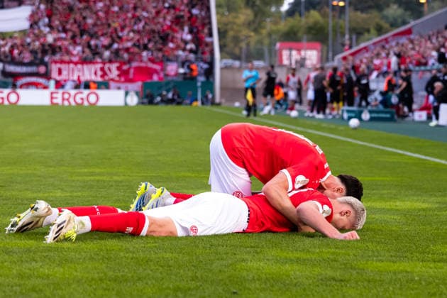 23.08.2026, Fussball, 1. Runde im DFB-Pokal, Rot-Weiss Essen - FC St. Pauli. Marek Janssen (Rot-Weiss Essen) bejubelt das Tor zum 1:0. Essen Stadion an der Hafenstraße NRW Deutschland xRHR-FOTO DEx *** August 23, 2026, Soccer, First Round of the DFB Cup, Rot-Weiss Essen vs. FC St. Pauli, Marek Janssen. Rot-Weiss Essen celebrates the 1-0 goal. Essen Stadium on Hafenstraße, North Rhine-Westphalia, Germany. xRHR PHOTO DEx Copyright: DennisxEwert RHR-FOTOx RHR-FOTO DE
