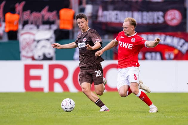 23.08.2026, Fussball, 1. Runde im DFB-Pokal, Rot-Weiss Essen - FC St. Pauli. v. l. Mathias Rasmussen (FC St. Pauli), Tony Menzel (Rot-Weiss Essen). Essen Stadion an der Hafenstraße NRW Deutschland xRHR-FOTO DEx *** August 23, 2026, Soccer, 1st Round of the DFB Cup, Rot-Weiss Essen vs. FC St. Pauli (Mathias Rasmussen, FC St. Pauli; Tony Menzel, Rot-Weiss Essen), Essen Stadium on Hafenstraße, North Rhine-Westphalia, Germany, xRHR PHOTO DEx Copyright: DennisxEwert RHR-FOTOx RHR-FOTO DE