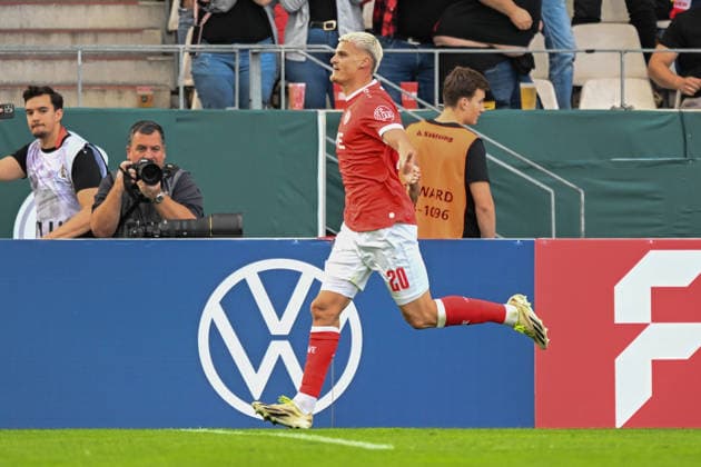 Marek Janssen RWE jubelt nach dem Tor zum 1:0 23.08.2026 ¢ Fussball ¢ Rot-Weiss Essen vs St. Pauli ¢ DFB-Pokal, Stadion Essen, Essen, DFB DFL REGULATIONS PROHIBIT ANY USE OF PHOTOGRAPHS AS IMAGE SEQUENCES AND OR QUASI-VIDEO NRW Germany *** Marek Janssen of RWE celebrates after scoring the goal on 08 23 2026 ¢ Soccer ¢ Rot Weiss Essen vs. St. Pauli ¢ DFB Cup, Essen Stadium, Essen, DFB DFL regulations prohibit any use of photographs as image sequences and or quasi-video. NRW, Germany Copyright: xpepphotox xHorstxMauelshagenx pep00321, pep_20260823_hm