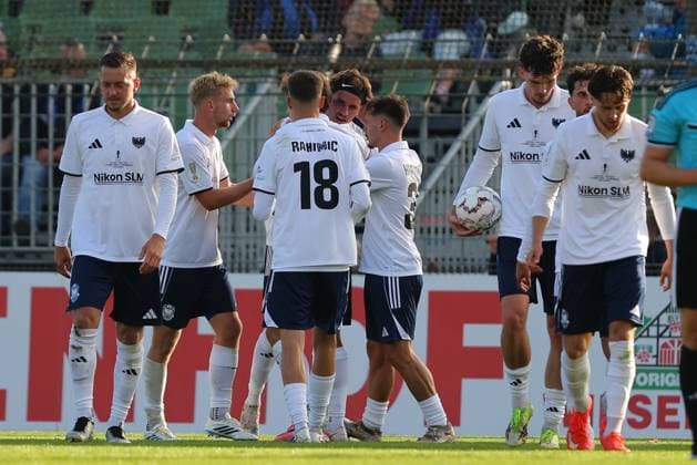 23.08.26, GER, DFB-Pokal, Fussball, 1.Runde, Saison 2026 2027, Dietmar-Scholze-Stadion an der Lohmuehle, 1.FC Phönix Lübeck vs SC Paderborn 07 Torjubel Jubel. Torschütze Torschuetze Moritz Kretzer (1.FC Phoenix Luebeck 14) jubelt ueber das Tor zum 1:2 Foto nordphoto GmbH Tauchnitz Luebeck Dietmar-Scholze-Stadion an der Lohmuehle SH Germany *** August 23, 2026, Germany, DFB Cup, Soccer, 1st Round, 2026–2027 Season, Dietmar Scholze Stadium an der Lohmuehle, 1 FC Phönix Lübeck vs. SC Paderborn 07 Goal celebration, cheering, goal scorer(s) Moritz Kretzer; 1 FC Phoenix Lübeck 14 celebrates the goal that made the score 1–2. Photo: nordphoto GmbH, Tauchnitz, Lübeck, Dietmar Scholze Stadium an der Lohmuehle, SH, Germany Copyright: xnordphotoxGmbHx xTauchnitzx