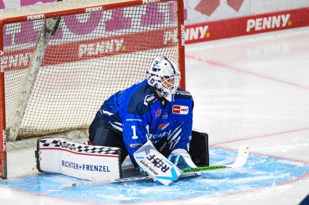 Straubing Tigers vs. Grizzlys Wolfsburg, Eishockey, Deutsche Eishockey Liga, Penny DEL, Vorbereitungsspiel, Gaeuboden Cup, Saison 2026 2027 am 23.08.2026 Florian Bugl (Straubing Tigers), Eishockey Herren, Deutsche Eishockey Liga, Penny DEL, Vorbereitungsspiel, Gaeuboden Cup, Saison 2026 2027 am 23.08.2026 im Eisstadion am Pulverturm, Straubing Tigers (blau) gegen Grizzlys Wolfsburg (beige) *** Straubing Tigers vs. Grizzlys Wolfsburg, Ice Hockey, German Ice Hockey League, Penny DEL, Preseason Game, Gaeuboden Cup, 2026–2027 Season on August 23, 2026, Florian Bugl, Straubing Tigers, Men s Ice Hockey, German Ice Hockey League, Penny DEL, Preseason Game, Gaeuboden Cup, 2026–2027 Season on August 23, 2026, at the Eisstadion am Pulverturm, Straubing Tigers (blue) vs. Grizzlys Wolfsburg (beige)