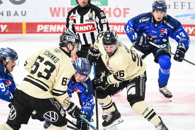 Straubing Tigers vs. Grizzlys Wolfsburg, Eishockey, Deutsche Eishockey Liga, Penny DEL, Vorbereitungsspiel, Gaeuboden Cup, Saison 2026 2027 am 23.08.2026 Danjo Leonhardt (Straubing Tigers) im Duell mit Tyler Morley (Grizzlys Wolfsburg), Eishockey Herren, Deutsche Eishockey Liga, Penny DEL, Vorbereitungsspiel, Gaeuboden Cup, Saison 2026 2027 am 23.08.2026 im Eisstadion am Pulverturm, Straubing Tigers (blau) gegen Grizzlys Wolfsburg (beige) *** Straubing Tigers vs. Grizzlys Wolfsburg, Ice Hockey, German Ice Hockey League, Penny DEL, Preseason Game, Gaeuboden Cup, 2026–2027 season on August 23, 2026: Danjo Leonhardt of the Straubing Tigers faces off against Tyler Morley of the Grizzlys Wolfsburg, Men’s Ice Hockey, German Ice Hockey League, Penny DEL, Preseason Game, Gaeuboden Cup, 2026–2027 Season on August 23, 2026, at the Eisstadion am Pulverturm; Straubing Tigers (blue) vs. Grizzlys Wolfsburg (beige)
