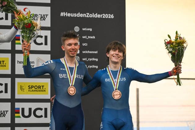2026 UCI Junior Track World Championships Picture by Mathew Wells SWpix.com - 23 08 2026 - Cycling - 2026 UCI Junior Track World Championships - Heusden-Zolder, Flanders, Belgium - Men™s Madison Final - Dzianis Baranouski and Ilya Yankouski of Belarus receiving the Bronze Medal Copyright: x xSWpix.comx(t axPhotographyxHubxLtd)xMathewxWells SWpix.comx SWP-3030-19334