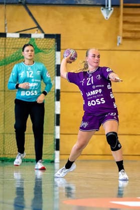 Wurf in die Offensive Svenja Demme DHB-Pokal: HSG Hunsrück TuS Metzingen Sohren *** Offensive Play: Svenja Demme, DHB Cup, HSG Hunsrück, TuS Metzingen, Sohren Copyright: xEibner-Pressefotox EP_EFS