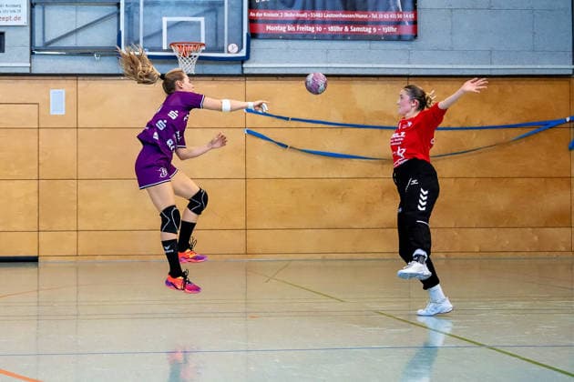 Torwurf Johanna Farkas (Metzingen), Rebecca Schmitz (Hunsrück) DHB-Pokal: HSG Hunsrück TuS Metzingen Sohren *** Goalkeeper: Johanna Farkas (Metzingen), Rebecca Schmitz (Hunsrück); DHB Cup: HSG Hunsrück, TuS Metzingen, Sohren Copyright: xEibner-Pressefotox EP_EFS