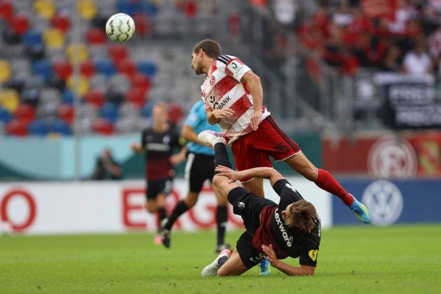 Tim Oberdorf (Fortuna Duesseldorf) und Lucas Hoeler (SC Freiburg) im Zweikampf waehrend des Spiels der 1. Runde des DFB-Pokal zwischen Fortuna Duesseldorf und SC Freiburg, Merkur Spiel-Arena am 23. August 2026 in Duesseldorf, Deutschland. (Foto von Oliver Kaelke DeFodi Images) +++ Tim Oberdorf (Fortuna Duesseldorf) und Lucas Hoeler (SC Freiburg) battle for the ball during the 1st round match of the DFB-Pokal between Fortuna Duesseldorf and SC Freiburg at Merkur Spiel-Arena on August 23, 2026 in Dusseldorf, Germany. (Photo by Oliver Kaelke DeFodi Images) DFB DFL REGULATIONS PROHIBIT ANY USE OF PHOTOGRAPHS AS IMAGE SEQUENCES AND OR QUASI-VIDEO. (Photo by Oliver Kaelke DeFodi Images) - *** Tim Oberdorf of Fortuna Düsseldorf and Lucas Hoeler of SC Freiburg in a tackle during the first-round DFB Cup match between Fortuna Düsseldorf and SC Freiburg at the Merkur Spiel Arena on August 23, 2026, in Düsseldorf, Germany. Photo by Oliver Kaelke, DeFodi Images. Tim Oberdorf of Fortuna Düsseldorf and Lucas Hoeler of SC Freiburg battle for the ball during the first-round match of the DFB Cup between Fortuna Düsseldorf and SC Freiburg at Merkur Spiel Arena on August 23, 2026 in Düsseldorf, Germany. Photo by Oliver Kaelke, DeFodi Images. DFB and DFL regulations prohibit any use of photographs as image sequences and or quasi-video. Photo by Oliver Kaelke, DeFodi Images