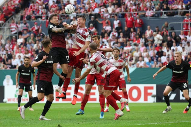 Lukas Kuebler (SC Freiburg) und Dominique Heintz (Fortuna Duesseldorf) im Zweikampf waehrend des Spiels der 1. Runde des DFB-Pokal zwischen Fortuna Duesseldorf und SC Freiburg, Merkur Spiel-Arena am 23. August 2026 in Duesseldorf, Deutschland. (Foto von Oliver Kaelke DeFodi Images) +++ Lukas Kuebler (SC Freiburg) und Dominique Heintz (Fortuna Duesseldorf) battle for the ball during the 1st round match of the DFB-Pokal between Fortuna Duesseldorf and SC Freiburg at Merkur Spiel-Arena on August 23, 2026 in Dusseldorf, Germany. (Photo by Oliver Kaelke DeFodi Images) DFB DFL REGULATIONS PROHIBIT ANY USE OF PHOTOGRAPHS AS IMAGE SEQUENCES AND OR QUASI-VIDEO. (Photo by Oliver Kaelke DeFodi Images) - *** Lukas Kuebler of SC Freiburg and Dominique Heintz of Fortuna Düsseldorf in a tackle during the first-round DFB Cup match between Fortuna Düsseldorf and SC Freiburg at the Merkur Spiel Arena on August 23, 2026, in Düsseldorf, Germany. Photo by Oliver Kaelke, DeFodi Images. Lukas Kuebler of SC Freiburg and Dominique Heintz of Fortuna Düsseldorf battle for the ball during the first-round match of the DFB Cup between Fortuna Düsseldorf and SC Freiburg at Merkur Spiel Arena on August 23, 2026 in Düsseldorf, Germany. Photo by Oliver Kaelke, DeFodi Images. DFB and DFL regulations prohibit any use of photographs as image sequences and or quasi-video. Photo by Oliver Kaelke, DeFodi Images.