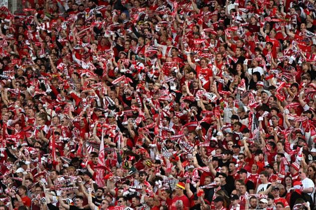 . Fans von Rot-Weiss Essen waehrend des DFB-Pokal Spiels zwischen Rot-Weiss Essen v FC St. Pauli, Stadion an der Hafenstrasse am 23. August 2026 in Essen, Deutschland. (Foto von Ralf Treese DeFodi Images) +++ . fans of Rot-Weiss Essen during the DFB-Pokal match between Rot-Weiss Essen v FC St. Pauli at Stadion an der Hafenstrasse on August 23, 2026 in Essen, Germany. (Photo by Ralf Treese DeFodi Images) (Photo by Ralf Treese DeFodi Images) - *** Rot Weiss Essen fans during the DFB Cup match between Rot Weiss Essen and FC St. Pauli, Stadion an der Hafenstrasse on August 23, 2026, in Essen, Germany. Photo by Ralf Treese, DeFodi Images. Fans of Rot-Weiss Essen during the DFB Cup match between Rot-Weiss Essen and FC St. Pauli at Stadion an der Hafenstrasse on August 23, 2026 in Essen, Germany. Photo by Ralf Treese, DeFodi Images. Photo by Ralf Treese, DeFodi Images.