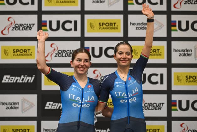 2026 UCI Junior Track World Championships Picture by Mathew Wells SWpix.com - 23 08 2026 - Cycling - 2026 UCI Junior Track World Championships - Heusden-Zolder, Flanders, Belgium - Women™s Madison Final - Agata Campana and Matilde Rossignoli of Italy wins the Gold Medal Copyright: x xSWpix.comx(t axPhotographyxHubxLtd)xMathewxWells SWpix.comx SWP-3030-19369