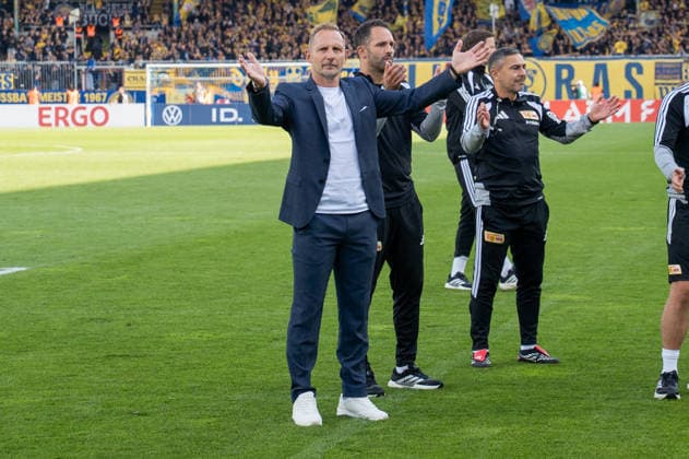 Deutschland: Fussball DFB-Pokal, 1. Runde 2026 2027, Eintracht Braunschweig - 1. FC Union Berlin am 23.08.2026 in Braunschweig (Eintracht-Stadion): Mauro Lustrinelli (1. FC Union Berlin, Trainer) nach dem Spiel. Jubel, Freude, Emotionen, Gestik, *** Germany Soccer DFB Cup, First Round 2026–2027, Eintracht Braunschweig vs. 1. FC Union Berlin on August 23, 2026, at Eintracht Braunschweig Stadium (Mauro Lustrinelli), 1. FC Union Berlin, coach celebrating after the game, joy, emotions, gestures, Copyright: xSvenxHeidmannx