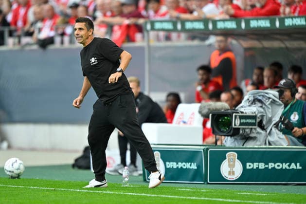 Essen, Stadion an der Hafenstrasse, 23.08.26, GER, Herren, DFB-Pokal, 1.Runde, Saison 2026-2027: RW Essen - FC St.Pauli Bild: Trainer Marcel RAPP (St.Pauli) Only for editorial use! DFB regulations prohibit any use of photographs as image sequences and or quasi-video. Nordrhein-Westfalen Deutschland *** Essen, Stadion an der Hafenstrasse, August 23, 2026, GER, Men s, DFB Cup, 1st Round, 2026–2027 Season, RW Essen vs. FC St. Pauli, Photo: Coach Marcel RAPP, St. Pauli. For editorial use only. DFB regulations prohibit any use of photographs as image sequences and or quasi-video. North Rhine-Westphalia, Germany
