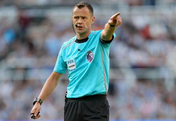 Newcastle United v Liverpool - Premier League 2026 27 Referee Stuart Attwell pointing during the Premier League 2026 27 match between Newcastle United and Liverpool FC at St James Park on August 23, 2026 in Newcastle upon Tyne, England. WARNING! This Photograph May Only Be Used For Newspaper And Or Magazine Editorial Purposes. May Not Be Used For Publications Involving 1 player, 1 Club Or 1 Competition Without Written Authorisation From Football DataCo Ltd. For Any Queries, Please Contact Football DataCo Ltd on +44 (0) 207 864 9121 Newcastle upon Tyne St. James Park England United Kingdom Copyright: xAllstarxPicturexLibraryxLtdx