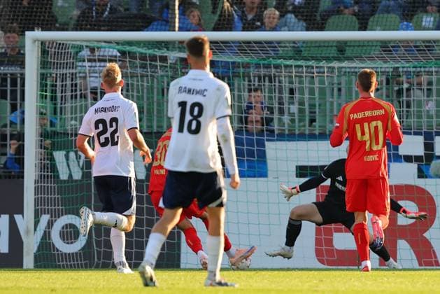 23.08.26, GER, DFB-Pokal, Fussball, 1.Runde, Saison 2026 2027, Dietmar-Scholze-Stadion an der Lohmuehle, 1.FC Phönix Lübeck vs SC Paderborn 07 Tor zum 1:3. Torschütze Torschuetze Stefano Marino (SC Paderborn 07 30) trifft zum 1:3 ins Tor von Torwart Tim Kips (1.FC Phoenix Luebeck 01) Foto nordphoto GmbH Tauchnitz Luebeck Dietmar-Scholze-Stadion an der Lohmuehle SH Germany *** August 23, 2026, GER, DFB Cup, Soccer, 1st Round, 2026–2027 Season, Dietmar Scholze Stadium an der Lohmuehle, 1 FC Phönix Lübeck vs. SC Paderborn 07 Goal making the score 1–3 Scorer: Stefano Marino (SC Paderborn 07) scores in the 30th minute to make it 1–3 past goalkeeper Tim Kips (1 FC Phönix Lübeck 01). Photo: nordphoto GmbH, Tauchnitz, Lübeck Dietmar Scholze Stadium at Lohmuehle, SH, Germany Copyright: xnordphotoxGmbHx xTauchnitzx
