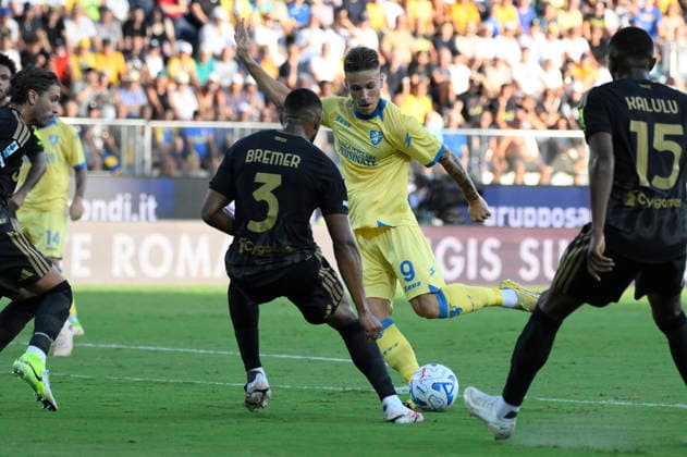 Frosinone s Antonio Raimondo in action during the Serie A soccer match between Frosinone and Juventus at the Frosinone™s Benito Stirpe stadium, center Italy - August 23, 2026 - Soccer  Copyright: xFabrizioxCorradetti LaPressex