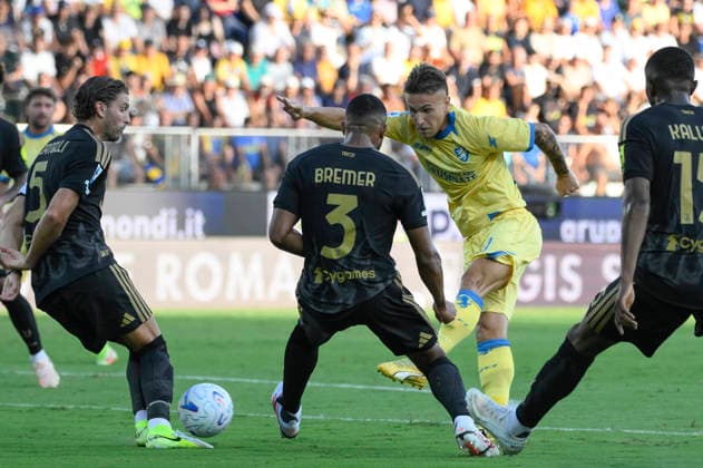 Frosinone s Antonio Raimondo during the Serie A soccer match between Frosinone and Juventus at the Frosinone™s Benito Stirpe stadium, center Italy - August 23, 2026 - Soccer  Copyright: xFabrizioxCorradetti LaPressex