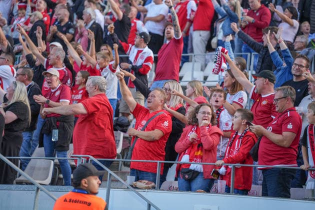 Deutschland: Fussball, DFB-Pokal 2026 27, 1. Runde, Stadion an der Hafenstraße, Essen - Bergeborbeck, Rot-Weiss Essen vs. FC St. Pauli: Jubel zum 2:0 für Essen in der 53. Spielminute. *** German Soccer, 2026-27 DFB Cup, 1st Round, Stadion an der Hafenstraße, Essen Bergeborbeck, Rot-Weiss Essen vs. FC St. Pauli—Celebrations as Essen takes a 2-0 lead in the 53rd minute Copyright: xMichelxWittex