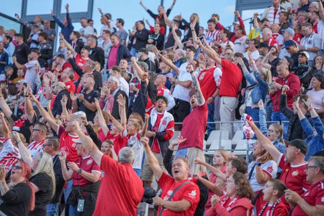 Deutschland: Fussball, DFB-Pokal 2026 27, 1. Runde, Stadion an der Hafenstraße, Essen - Bergeborbeck, Rot-Weiss Essen vs. FC St. Pauli: Jubel zum 2:0 für Essen in der 53. Spielminute. *** German Soccer, 2026-27 DFB Cup, First Round, Stadion an der Hafenstraße, Essen Bergeborbeck, Rot-Weiss Essen vs. FC St. Pauli—Celebrations after Essen’s 2-0 lead in the 53rd minute Copyright: xMichelxWittex