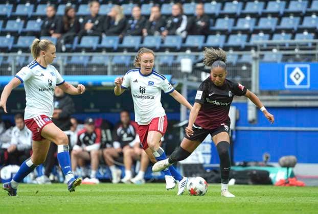 Foto : Nicole OJUKWU ( Freiburg ) gegen Melanie BRUNNTHALER (HSV) Fussball Pixel Bundesliga der Frauen 1. Spieltag am So. 23.08.2026 Hamburger SV - SC Freiburg *** Photo: Nicole OJUKWU (Freiburg) vs. Melanie BRUNNTHALER (HSV) Women s Bundesliga, Matchday 1, Sunday, August 23, 2026, Hamburger SV vs. SC Freiburg