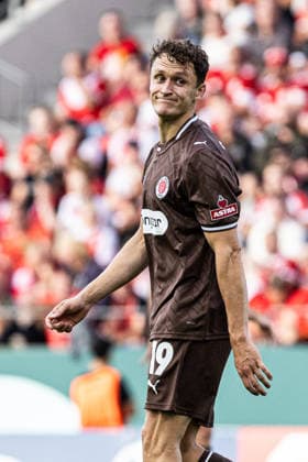 DFB-Pokal, 2026 2027, 1. Runde: Rot-Weiss Essen - FC St. Pauli; 23.08.2026 Martijn Kaars (FC St. Pauli, 19) DFB-Pokal, 2026 2027, 1. Runde: Rot-Weiss Essen - FC St. Pauli; Stadion an der Hafenstraße, Essen; 23.08.2026 DFB regulations prohibit any use of photographs as image sequences and or quasi video. *** DFB Cup, 2026–2027, 1st Round: Rot-Weiss Essen vs. FC St. Pauli, August 23, 2026; Martijn Kaars, FC St. Pauli, 19; DFB Cup, 2026–2027, First Round: Rot-Weiß Essen vs. FC St. Pauli, Stadion an der Hafenstraße, Essen, August 23, 2026. DFB regulations prohibit any use of photographs as image sequences and or quasi-video. Copyright: xBEAUTIFULxSPORTS Buriakovx