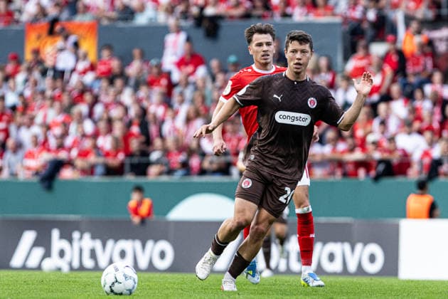 DFB-Pokal, 2026 2027, 1. Runde: Rot-Weiss Essen - FC St. Pauli; 23.08.2026 Mathias Rasmussen (FC St. Pauli, 20) DFB-Pokal, 2026 2027, 1. Runde: Rot-Weiss Essen - FC St. Pauli; Stadion an der Hafenstraße, Essen; 23.08.2026 DFB regulations prohibit any use of photographs as image sequences and or quasi video. *** DFB Cup, 2026–2027, 1st Round: Rot-Weiss Essen vs. FC St. Pauli, August 23, 2026; Mathias Rasmussen, FC St. Pauli, 20 DFB Cup, 2026–2027, First Round: Rot-Weiss Essen vs. FC St. Pauli, Stadion an der Hafenstraße, Essen, August 23, 2026. DFB regulations prohibit any use of photographs as image sequences and or quasi-video. Copyright: xBEAUTIFULxSPORTS Buriakovx