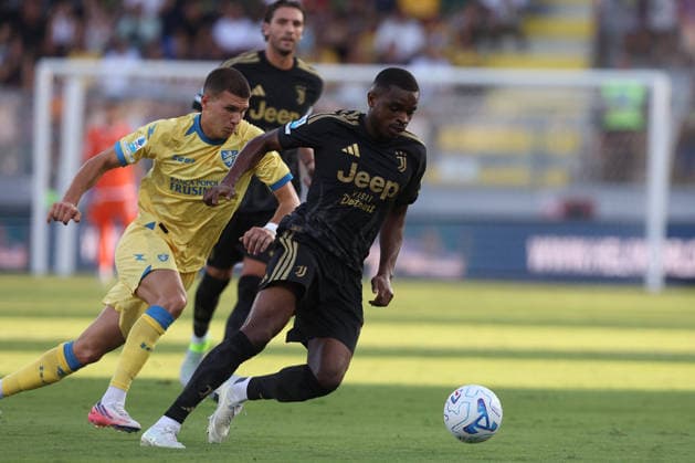 SOCCER - Serie A - Frosinone Calcio vs. Juventus FC Photo by IPA ABACAPRESS.COM87735287 - Frosinone, Italy - August 23, 2026: Giorgi Kvernadze (forward) of Frosinone Calcio and Pierre Kalulu (defender) of Juventus FC in action during the 2026–2027 Italian Serie A – Enilive Championship soccer match between Frosinone Calcio and Juventus FC at Benito Stirpe Stadium. Frosinone Italy  Copyright: xIPAxSport ABACAx
