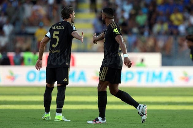 SOCCER - Serie A - Frosinone Calcio vs. Juventus FC Photo by IPA ABACAPRESS.COM87735282 - Frosinone, Italy — August 23, 2026: Gleison Bremer (defender) of Juventus FC scores a goal and celebrates with Manuel Locatelli (midfielder) of Juventus FC during the 2026–2027 Italian Serie A – Enilive Championship soccer match between Frosinone Calcio and Juventus FC at Benito Stirpe Stadium. Frosinone Italy  Copyright: xIPAxSport ABACAx