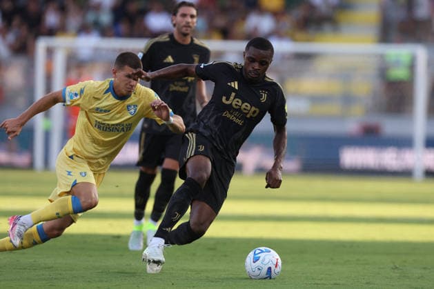 SOCCER - Serie A - Frosinone Calcio vs. Juventus FC Photo by IPA ABACAPRESS.COM87735277 - Frosinone, Italy - August 23, 2026: Giorgi Kvernadze (forward) of Frosinone Calcio and Pierre Kalulu (defender) of Juventus FC in action during the 2026–2027 Italian Serie A – Enilive Championship soccer match between Frosinone Calcio and Juventus FC at Benito Stirpe Stadium. Frosinone Italy  Copyright: xIPAxSport ABACAx