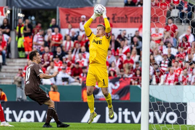 DFB-Pokal, 2026 2027, 1. Runde: Rot-Weiss Essen - FC St. Pauli; 23.08.2026 Jakob Golz (Rot-Weiss Essen, 1) DFB-Pokal, 2026 2027, 1. Runde: Rot-Weiss Essen - FC St. Pauli; Stadion an der Hafenstraße, Essen; 23.08.2026 DFB regulations prohibit any use of photographs as image sequences and or quasi video. *** DFB Cup, 2026–2027, 1st Round: Rot-Weiss Essen vs. FC St. Pauli, August 23, 2026, Jakob Golz (Rot-Weiss Essen), 1st DFB Cup, 2026–2027, First Round: Rot-Weiss Essen vs. FC St. Pauli, Stadion an der Hafenstraße, Essen, August 23, 2026. DFB regulations prohibit the use of photographs as image sequences and or quasi-video content. Copyright: xBEAUTIFULxSPORTS Buriakovx