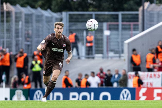 DFB-Pokal, 2026 2027, 1. Runde: Rot-Weiss Essen - FC St. Pauli; 23.08.2026 Marcus Mathisen (FC St. Pauli, 6) DFB-Pokal, 2026 2027, 1. Runde: Rot-Weiss Essen - FC St. Pauli; Stadion an der Hafenstraße, Essen; 23.08.2026 DFB regulations prohibit any use of photographs as image sequences and or quasi video. *** DFB Cup, 2026–2027, 1st Round: Rot-Weiss Essen vs. FC St. Pauli, August 23, 2026; Marcus Mathisen, FC St. Pauli, 6; DFB Cup, 2026–2027, First Round: Rot-Weiss Essen vs. FC St. Pauli, Stadion an der Hafenstraße, Essen, August 23, 2026. DFB regulations prohibit any use of photographs as image sequences and or quasi-video. Copyright: xBEAUTIFULxSPORTS Buriakovx