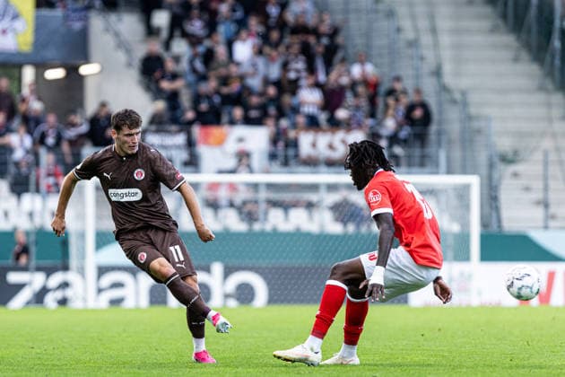 DFB-Pokal, 2026 2027, 1. Runde: Rot-Weiss Essen - FC St. Pauli; 23.08.2026 Arkadiusz Pyrka (FC St. Pauli, 11) DFB-Pokal, 2026 2027, 1. Runde: Rot-Weiss Essen - FC St. Pauli; Stadion an der Hafenstraße, Essen; 23.08.2026 DFB regulations prohibit any use of photographs as image sequences and or quasi video. *** DFB Cup, 2026–2027, 1st Round: Rot-Weiss Essen vs. FC St. Pauli, August 23, 2026; Arkadiusz Pyrka, FC St. Pauli, 11; DFB Cup, 2026–2027, First Round: Rot-Weiss Essen vs. FC St. Pauli, Stadion an der Hafenstraße, Essen, August 23, 2026. DFB regulations prohibit any use of photographs as image sequences and or quasi-video content. Copyright: xBEAUTIFULxSPORTS Buriakovx