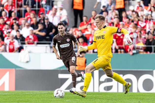 DFB-Pokal, 2026 2027, 1. Runde: Rot-Weiss Essen - FC St. Pauli; 23.08.2026 Jakob Golz (Rot-Weiss Essen, 1) DFB-Pokal, 2026 2027, 1. Runde: Rot-Weiss Essen - FC St. Pauli; Stadion an der Hafenstraße, Essen; 23.08.2026 DFB regulations prohibit any use of photographs as image sequences and or quasi video. *** DFB Cup, 2026–2027, First Round: Rot-Weiss Essen vs. FC St. Pauli, August 23, 2026, Jakob Golz (Rot-Weiss Essen), 1st DFB Cup, 2026–2027, First Round: Rot-Weiss Essen vs. FC St. Pauli, Stadion an der Hafenstraße, Essen, August 23, 2026. DFB regulations prohibit any use of photographs as image sequences and or quasi-video. Copyright: xBEAUTIFULxSPORTS Buriakovx
