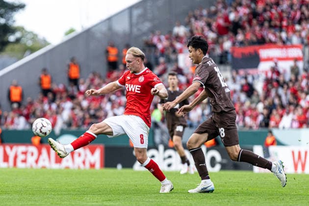 DFB-Pokal, 2026 2027, 1. Runde: Rot-Weiss Essen - FC St. Pauli; 23.08.2026 Tony Menzel (Rot-Weiss Essen, 8), Taichi Hara (FC St. Pauli, 18) DFB-Pokal, 2026 2027, 1. Runde: Rot-Weiss Essen - FC St. Pauli; Stadion an der Hafenstraße, Essen; 23.08.2026 DFB regulations prohibit any use of photographs as image sequences and or quasi video. *** DFB Cup, 2026–2027, 1st Round: Rot-Weiss Essen vs. FC St. Pauli, August 23, 2026; Tony Menzel (Rot-Weiss Essen), 8; Taichi Hara (FC St. Pauli), 18; DFB Cup, 2026–2027, First Round: Rot-Weiss Essen vs. FC St. Pauli, Stadion an der Hafenstraße, Essen, August 23, 2026. DFB regulations prohibit any use of photographs as image sequences and or quasi-video. Copyright: xBEAUTIFULxSPORTS Buriakovx