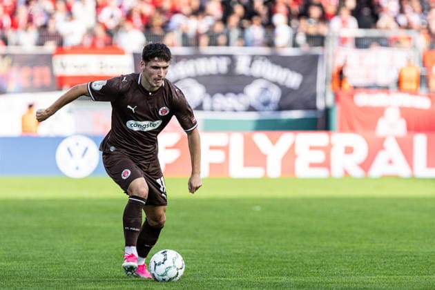 DFB-Pokal, 2026 2027, 1. Runde: Rot-Weiss Essen - FC St. Pauli; 23.08.2026 Arkadiusz Pyrka (FC St. Pauli, 11) DFB-Pokal, 2026 2027, 1. Runde: Rot-Weiss Essen - FC St. Pauli; Stadion an der Hafenstraße, Essen; 23.08.2026 DFB regulations prohibit any use of photographs as image sequences and or quasi video. *** DFB Cup, 2026–2027, 1st Round: Rot-Weiss Essen vs. FC St. Pauli, August 23, 2026; Arkadiusz Pyrka, FC St. Pauli, 11; DFB Cup, 2026–2027, First Round: Rot-Weiss Essen vs. FC St. Pauli, Stadion an der Hafenstraße, Essen, August 23, 2026. DFB regulations prohibit any use of photographs as image sequences and or quasi-video. Copyright: xBEAUTIFULxSPORTS Buriakovx