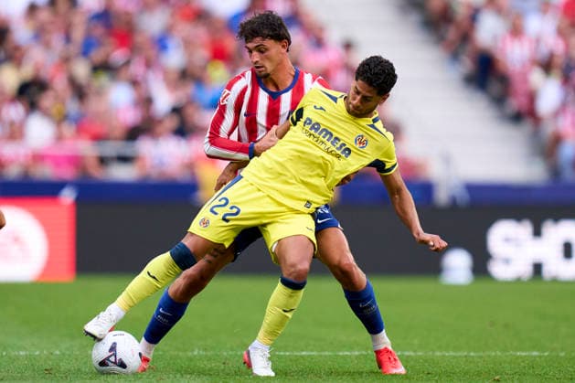 ESP: Atletico de Madrid - Villarreal CF. La Liga EA Sports. Matchday 2 Marc Pubill of Atletico de Madrid and Ayoze Perez of Villarreal CF during the La Liga EA Sports match between Atletico de Madrid and Villarreal CF played at Riyadh Metropolitano Stadium on August 23, 2026 in Madrid, Spain. kpng Copyright: xCesarxCebollax xPRESSINPHOTOx PS_2627_ATM_VIL_1271
