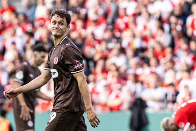 DFB-Pokal, 2026 2027, 1. Runde: Rot-Weiss Essen - FC St. Pauli; 23.08.2026 Martijn Kaars (FC St. Pauli, 19) DFB-Pokal, 2026 2027, 1. Runde: Rot-Weiss Essen - FC St. Pauli; Stadion an der Hafenstraße, Essen; 23.08.2026 DFB regulations prohibit any use of photographs as image sequences and or quasi video. *** DFB Cup, 2026–2027, 1st Round: Rot-Weiss Essen vs. FC St. Pauli, August 23, 2026; Martijn Kaars, FC St. Pauli, 19; DFB Cup, 2026–2027, First Round: Rot-Weiss Essen vs. FC St. Pauli, Stadion an der Hafenstraße, Essen, August 23, 2026. DFB regulations prohibit any use of photographs as image sequences and or quasi-video. Copyright: xBEAUTIFULxSPORTS Buriakovx