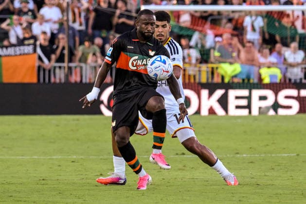 IPA87735576 - Venezia s John Yeboah in action during the Venezia FC vs. US Lecce Italian Serie A soccer match in Venice, Italy, on August 23, 2026  Copyright: xAlessioxMarini IPAxSportx xx 87735576