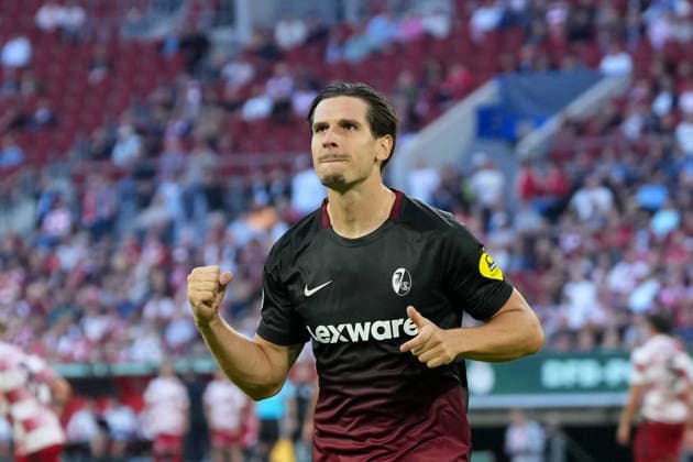 Igor Matanovic (SC Freiburg, 31) Torjubel, Emotionen, Torschuss, Abschluss, Torerfolg, Tor, Treffer , Deutschland, Fußball, 1. Runde, DFB Pokal, 2026 2027, Fortuna Düsseldorf vs. SC Freiburg, 23.08.2026, Merkur Spiel-Arena, Düsseldorf Düsseldorf Merkur Spiel-Arena Nordrhein-Westfalen Deutschland *** Igor Matanovic, SC Freiburg, 31, goal celebration, emotions, shot on goal, finish, goal scored, goal, hit, Germany, soccer, Round 1, DFB Cup, 2026–2027, Fortuna Düsseldorf vs. SC Freiburg, August 23, 2026, Merkur Spiel Arena, Düsseldorf, Düsseldorf, Merkur Spiel Arena, North Rhine-Westphalia, Germany Copyright: xArnexAmbergx