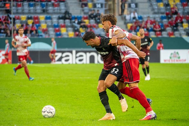 Deutschland: Fussball Saison 2026 2027, DFB-Pokal Runde 1, Fortuna Düsseldorf vs SC Freiburg - MERKUR SPIEL-ARENA (Düsseldorf): Vincenzo Grifo (SC Freiburg,32) Zweikampf, Spielszene, Duell, duel, tackle, tackling, Dynamik, Action, Aktion gegen Fabian Schleusener (Fortuna Düsseldorf, 24) Düsseldorf MERKUR SPIEL-ARENA-Stadion Deutschland *** Germany Soccer Season 2026–2027, DFB Cup Round 1, Fortuna Düsseldorf vs. SC Freiburg, MERKUR SPIEL ARENA, Düsseldorf, Vincenzo Grifo, SC Freiburg, 32, tackle, game scene, duel, tackle, tackling, dynamics, action, action against Fabian Schleusener, Fortuna Düsseldorf, 24, Düsseldorf, MERKUR SPIEL ARENA Stadium, Germany Copyright: xOrhanxHabashx