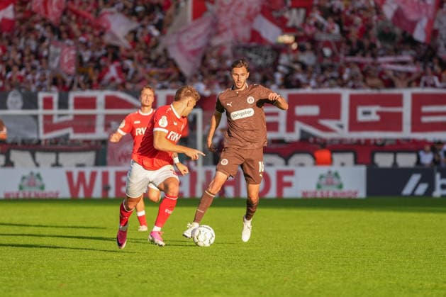 Deutschland: Fussball, DFB-Pokal 2026 27, 1. Runde, Stadion an der Hafenstraße, Essen - Bergeborbeck, Rot-Weiss Essen vs. FC St. Pauli: Joel Chima Fujita (FC St. Pauli, 16) *** German Soccer, 2026-27 DFB Cup, First Round, Stadion an der Hafenstraße, Essen-Bergeborbeck, Rot-Weiss Essen vs. FC St. Pauli (Joel Chima Fujita, FC St. Pauli), 16 Copyright: xMichelxWittex