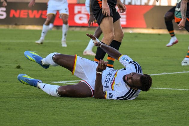 IPA87735616 - Lecce s Lassana Coulibaly shows his disappointment during the Italian Serie A soccer match between Venezia FC and US Lecce in Venice, Italy, on August 23, 2026  Copyright: xAlessioxMarini IPAxSportx xx 87735616