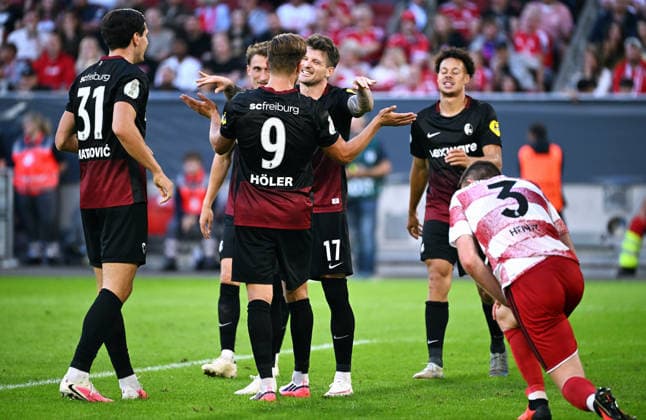Düsseldorf, Germany, DFB Cup, 1. Round, Merkur-Spiel-Arena Düsseldorf, Fortuna Düsseldorf vs SC Freiburg; Lukas Kübler (SCF) celebrates after scoring the 0:3 goal. Celebration, Joy, Action. *** Düsseldorf, Germany, DFB Cup, 1st Round, Merkur Spiel Arena Düsseldorf, Fortuna Düsseldorf vs. SC Freiburg: Lukas Kübler (SCF) celebrates after scoring the 0-3 goal. Celebration, Joy, Action